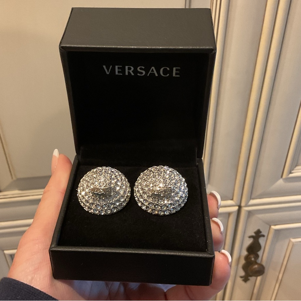 VERSACE CRYSTL ROUND EARRINGS!